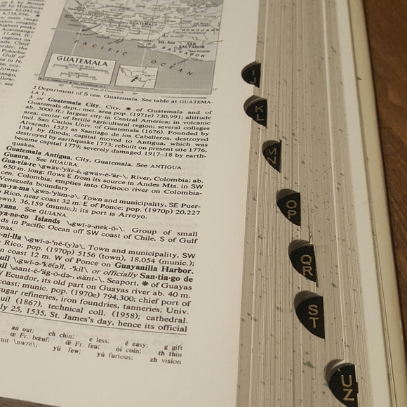 1977 WEBSTER'S NEW GEOGRAPHICAL DICTIONARY EUC - Picture 12 of 12